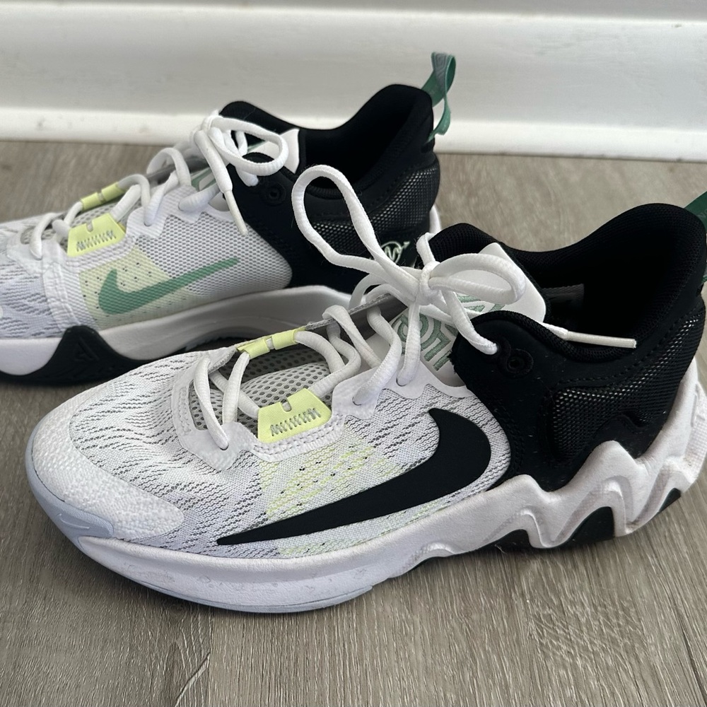 Nike White and Black Chunky Sneakers